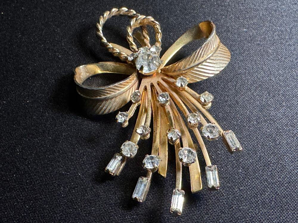 Vintage Sarah Coventry Bow Brooch Baguettes and Rhinestones
